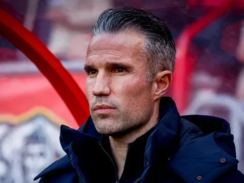 Dennis te Kloese tiết lộ lý do không sa thải Robin van Persie