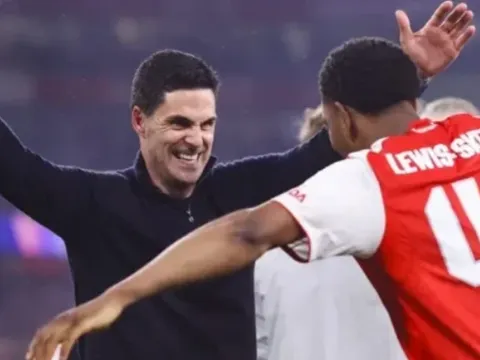 Đưa Lewis-Skelly về trung lộ, Arteta tìm thấy "động cơ" mới cho Arsenal