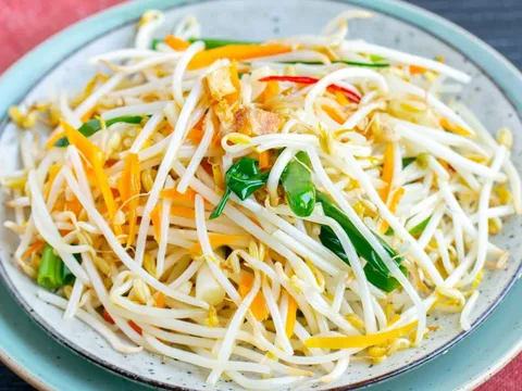 Người mắc 5 bệnh này không nên ăn giá đỗ