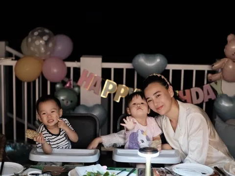 Phương Oanh tổ chức tiệc sinh nhật giản dị cho cặp song sinh, Jimmy - Jenny càng lớn càng giống mẹ mỹ nhân