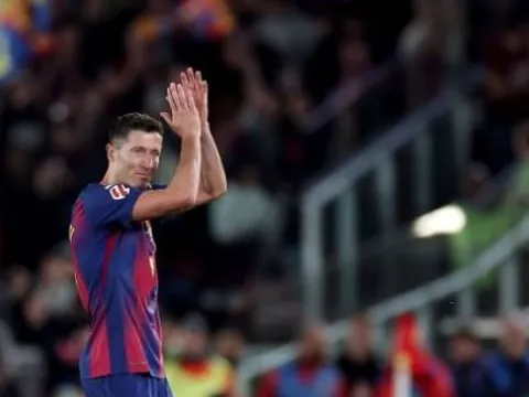 Flick thừa nhận khó tìm người thay thế xứng tầm Lewandowski
