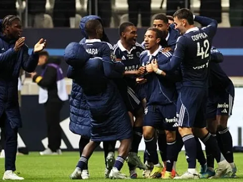 Kịch tính phút 94 giúp Paris FC quật ngã Paris Saint-Germain