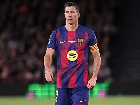 Lewandowski nghẹn ngào chia tay Barca trong ngày thắng Betis