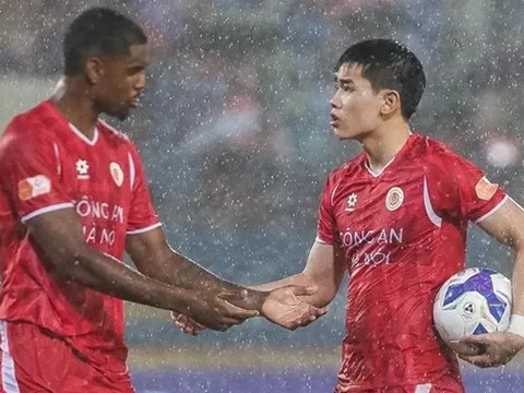 Đình Bắc gọi vụ tranh penalty với Alan là chuyện đàn ông