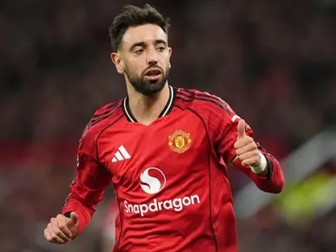 Lập kỷ lục kiến tạo, Bruno Fernandes khiến Neville ngả mũ