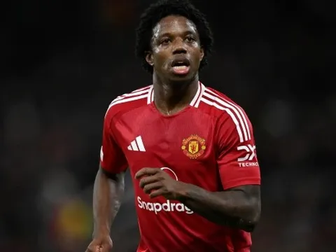 Carrick xác nhận Malacia rời MU theo dạng tự do
