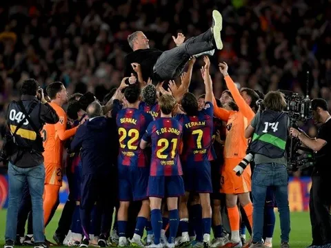 Romano xác nhận Barcelona giữ chân Flick đến năm 2028