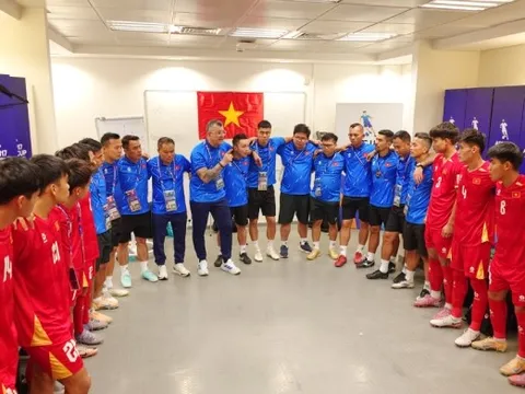 Lập kỳ tích, HLV Roland chưa chắc dự World Cup cùng U17 VN