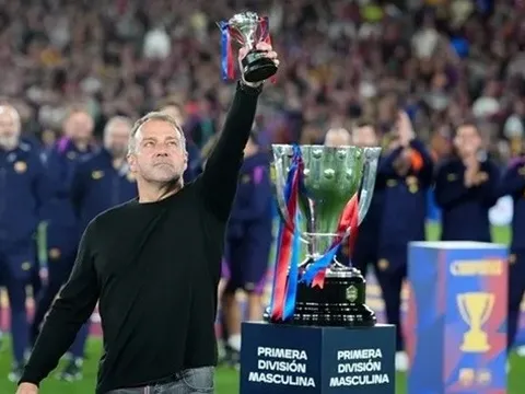 Hansi Flick chính thức cam kết tương lai với Barcelona đến năm 2028