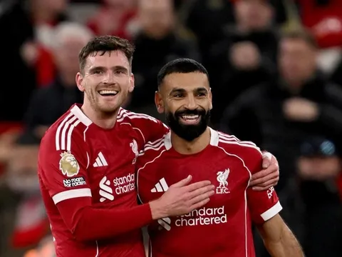 Mặc ồn ào với Slot, Liverpool vẫn tri ân Salah