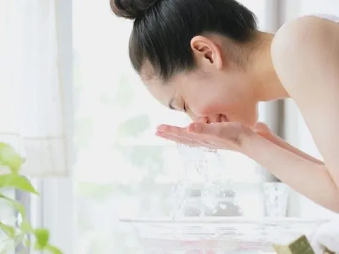 4 sai lầm chăm da mùa hè khiến da dễ nổi mụn, xỉn màu và nhanh xuống cấp
