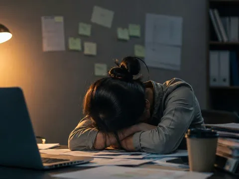 Có một kiểu sống khiến người ta kiệt sức hơn thiếu tiền