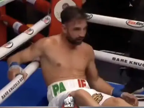 Paulie Malignaggi bị cựu binh UFC vùi dập thê thảm ở trận quyền Anh tay trần
