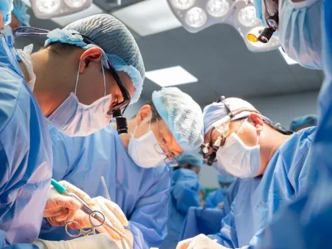 Phía sau 12 cuộc đời được tiếp nối: Cuộc chạy đua thầm lặng của các bác sĩ Chợ Rẫy để ghép tạng thành công