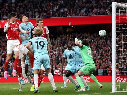 Havertz đưa Arsenal vượt qua sức ép