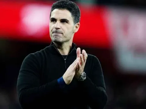 Mikel Arteta cùng gia đình cổ vũ Bournemouth đấu Man City