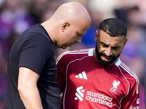 Carragher gọi Salah là ích kỷ vì chê bai Arne Slot