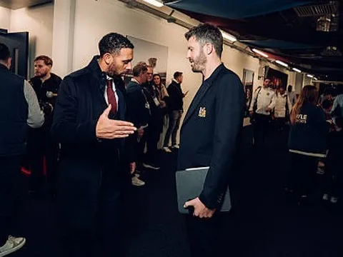 Giải mã việc Man Utd giữ chân Carrick qua góc nhìn của Ferdinand