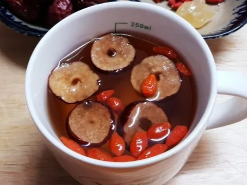 5 người không nên uống trà táo đỏ kỷ tử