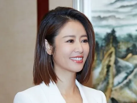 Lâm Tâm Như tuổi 50 vẫn giữ dáng săn chắc nhờ thay đổi hoàn toàn lối sống và giờ giấc sinh hoạt