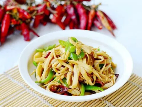 Loại rau được ví “báu vật của núi rừng” nhưng càng non, càng sạch lại tiềm ẩn nguy hiểm khi ăn
