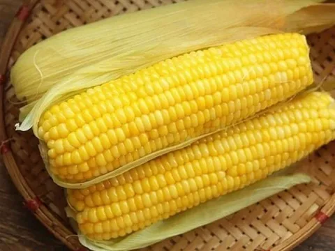 Luộc ngô không cần cho đường, thêm thìa gia vị này ngô ngon ngọt hơn nhiều, giờ mới biết vẫn chưa muộn