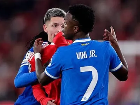 UEFA dứt khoát bác bỏ luật thẻ đỏ mới của FIFA