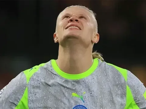 Haaland nổi đóa vì Man City dâng chức vô địch cho Arsenal