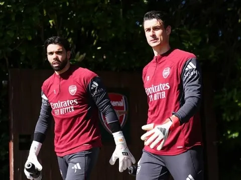 Arsenal vô địch, Kepa vẫn chờ huy chương