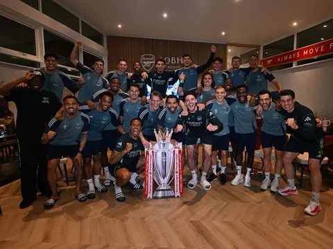 Arsenal nhận tiền thưởng kỷ lục nhờ ngôi vương