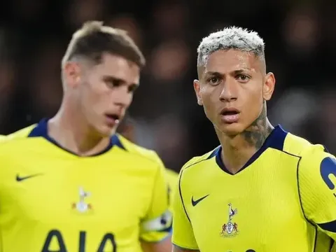 Lỡ cơ hội trụ hạng sớm, Tottenham tự dồn mình vào cửa tử