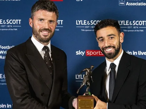 Fernandes phản pháo Roy Keane, ca ngợi Carrick