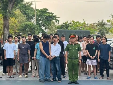 Ca sĩ Long Nhật, Sơn Ngọc Minh bị bắt vì liên quan ma túy: Showbiz Việt chấn động
