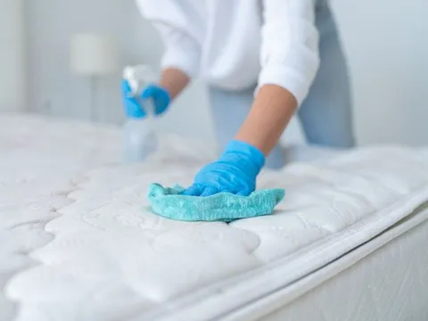 Mẹo vệ sinh đệm tại nhà: Không cần giặt vẫn sạch sẽ, thơm tho