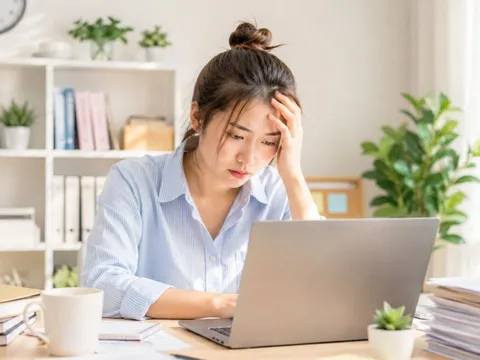 Nhiều người không nghèo tiền mà đang nghèo thứ này khiến càng sống càng mệt mỏi