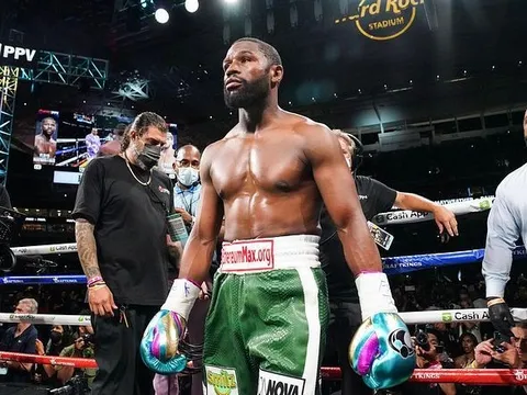 Trận đấu biểu diễn kinh điển giữa Floyd Mayweather và Mike Tyson dời sang mùa thu năm 2026