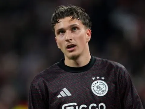 Man Utd nhắm Mika Godts, sao trẻ ghi 17 bàn của Ajax