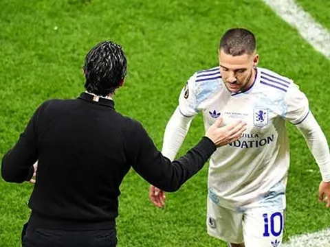 Unai Emery lý giải việc Buendia tức giận dù Villa lên ngôi