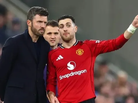 Carrick giục MU giữ chân Dalot trước sự nhòm ngó của Real