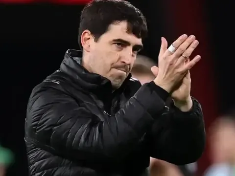 Liverpool cân nhắc HLV Andoni Iraola thay thế Arne Slot