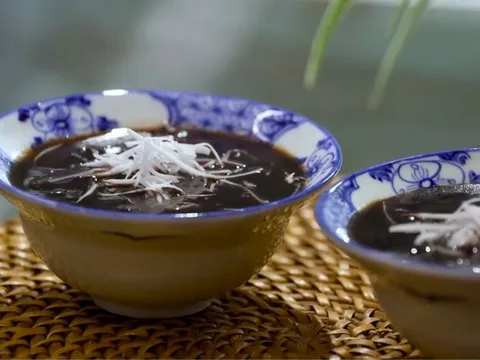 Cho 2 thứ này vào nước đậu đen là phá hỏng tác dụng giải nhiệt, bồi bổ: Đừng có dại!