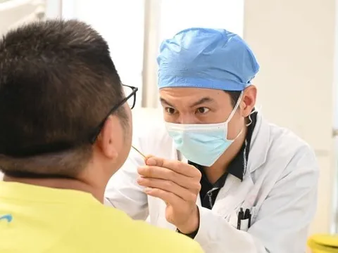 Lưỡi là “gương báo bệnh”: 6 dấu hiệu cảnh báo gan, thận, não đang gặp nguy hiểm