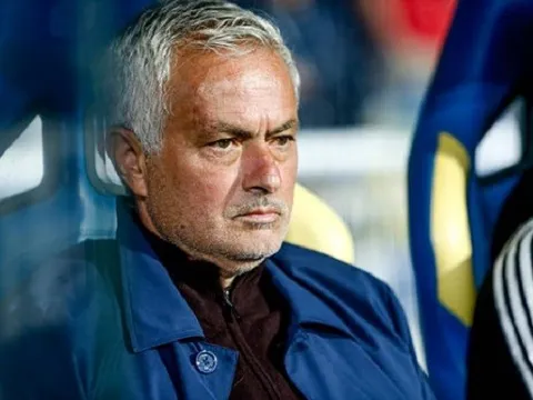 CĐV Real Madrid đòi Mourinho loại bỏ một cặp trung vệ