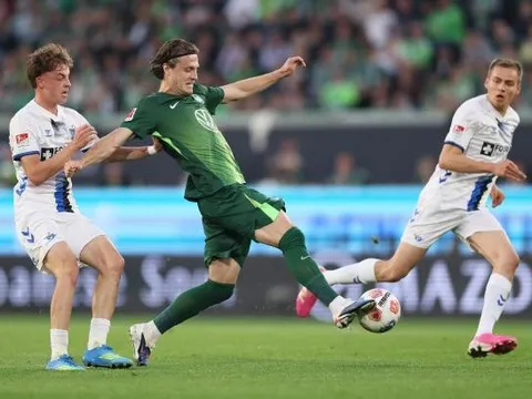 Dennis Seimen chơi xuất thần giúp Paderborn cầm hòa Wolfsburg