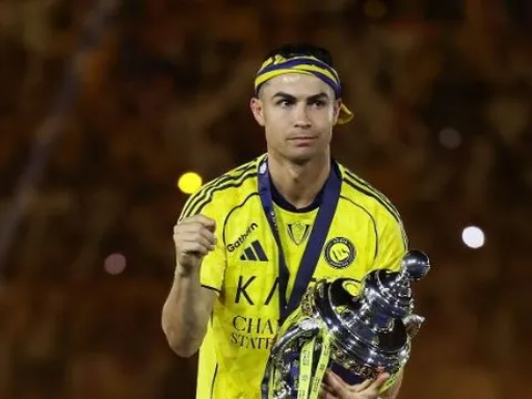 Ronaldo lập cú đúp đưa Al Nassr lên ngôi vô địch