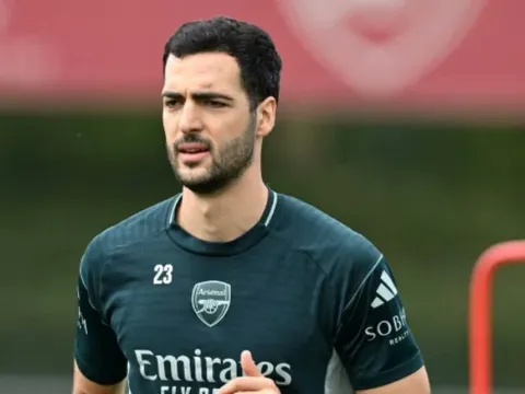 Mikel Merino trở lại tập luyện cùng Arsenal
