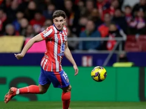 Arsenal được khuyên tất tay vì Julian Alvarez