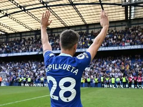 Huyền thoại Chelsea, Cesar Azpilicueta thông báo giải nghệ