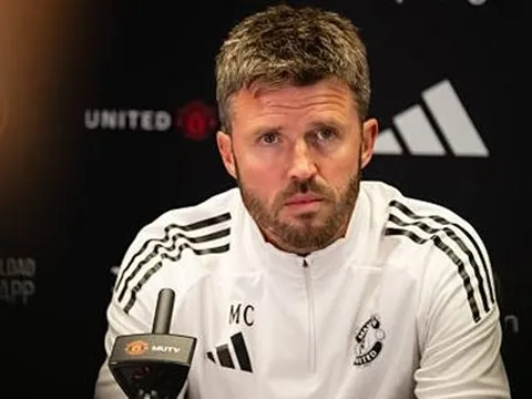 CHÍNH THỨC! MU giữ chân Michael Carrick đến năm 2028