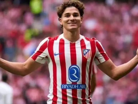 Chủ tịch Laporta lên tiếng về khả năng Barcelona chiêu mộ Julian Alvarez